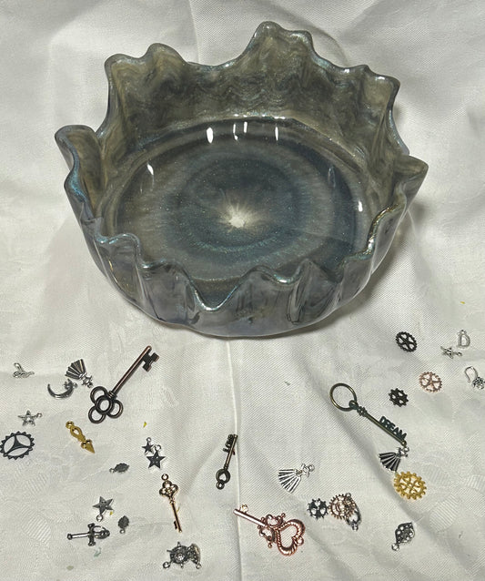 7.5” Decorative bowl
